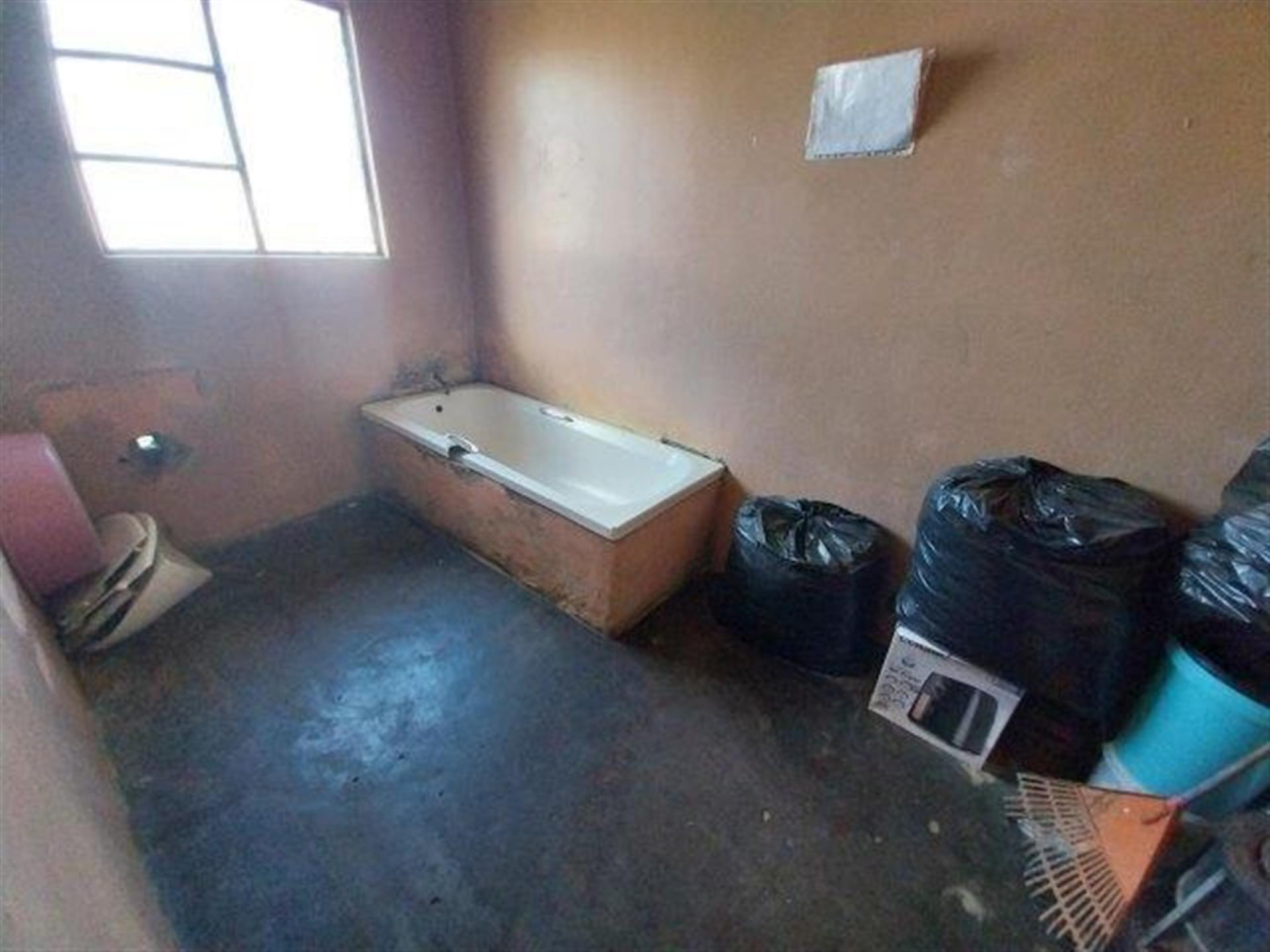 Bathroom 1 of property in Umtata
