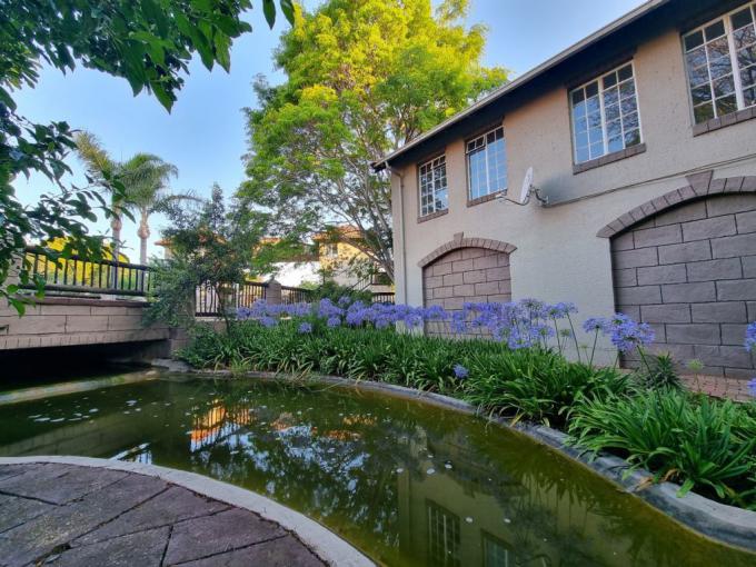 2 Bedroom Simplex for Sale For Sale in Faerie Glen - MR638866