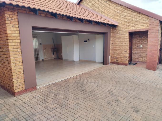 3 Bedroom Simplex for Sale For Sale in Willow Park Manor - MR639003