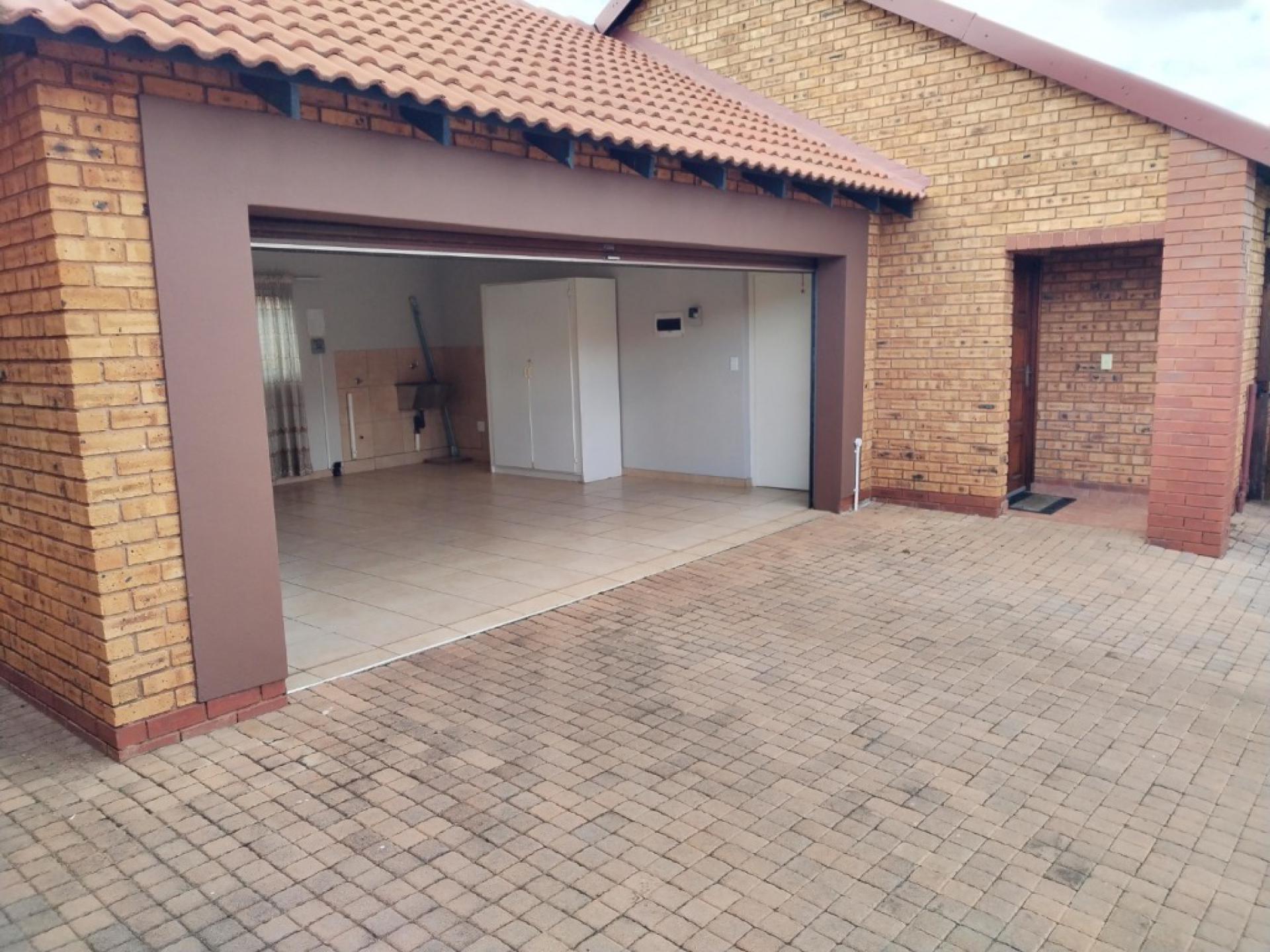  of property in Willow Park Manor