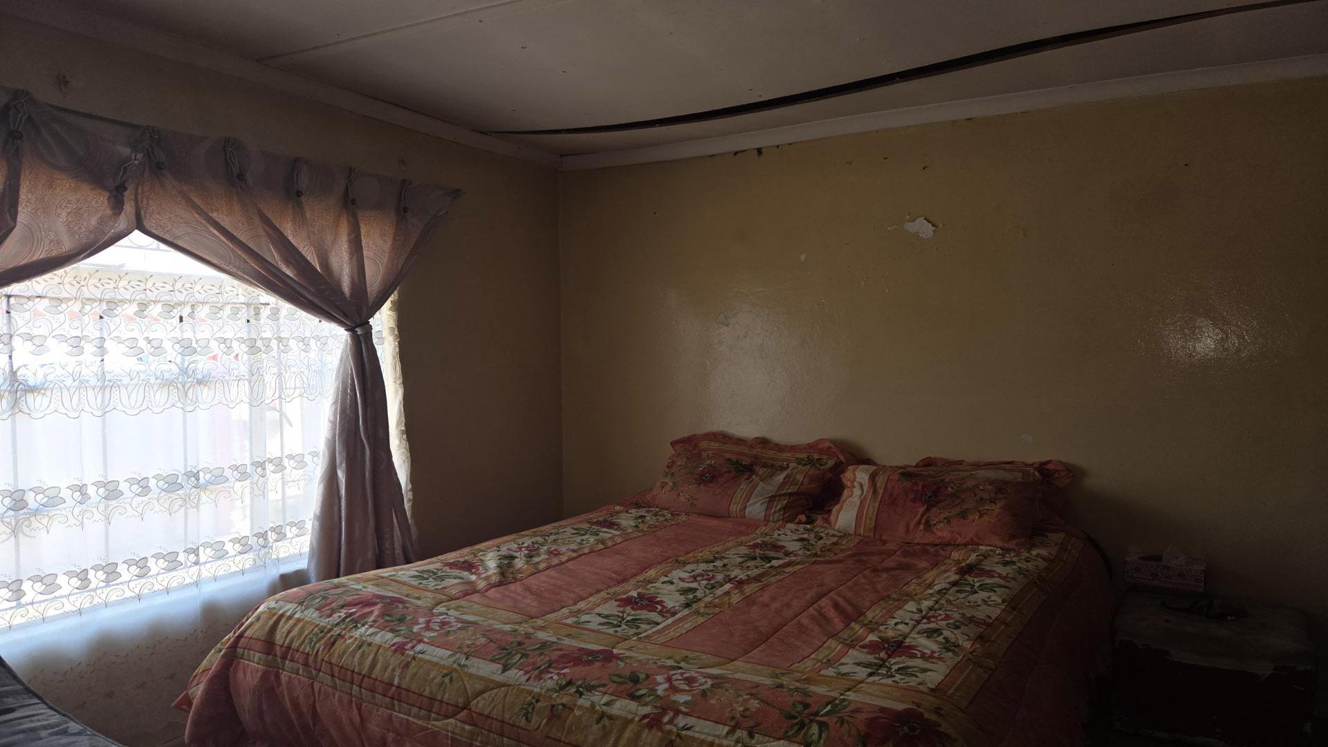 Bed Room 1 of property in Kroonstad