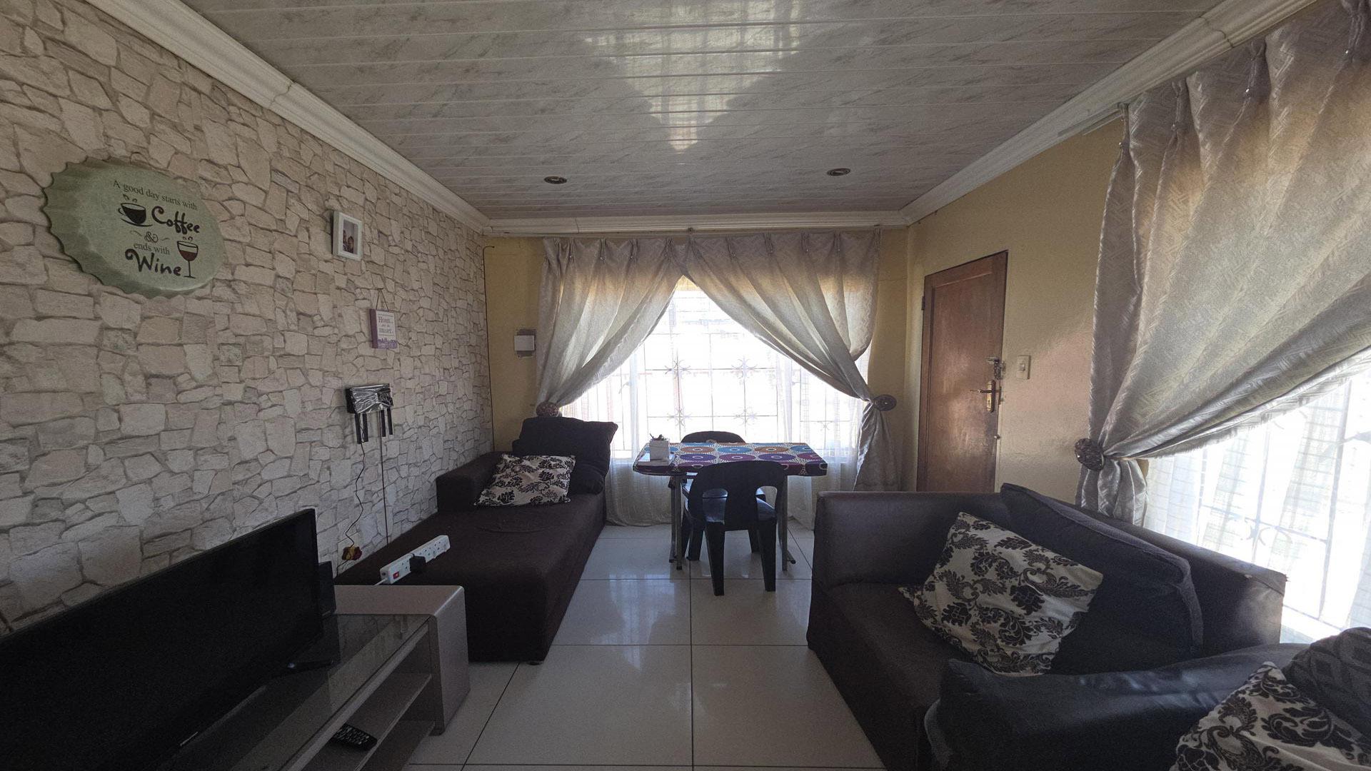 Lounges of property in Kroonstad