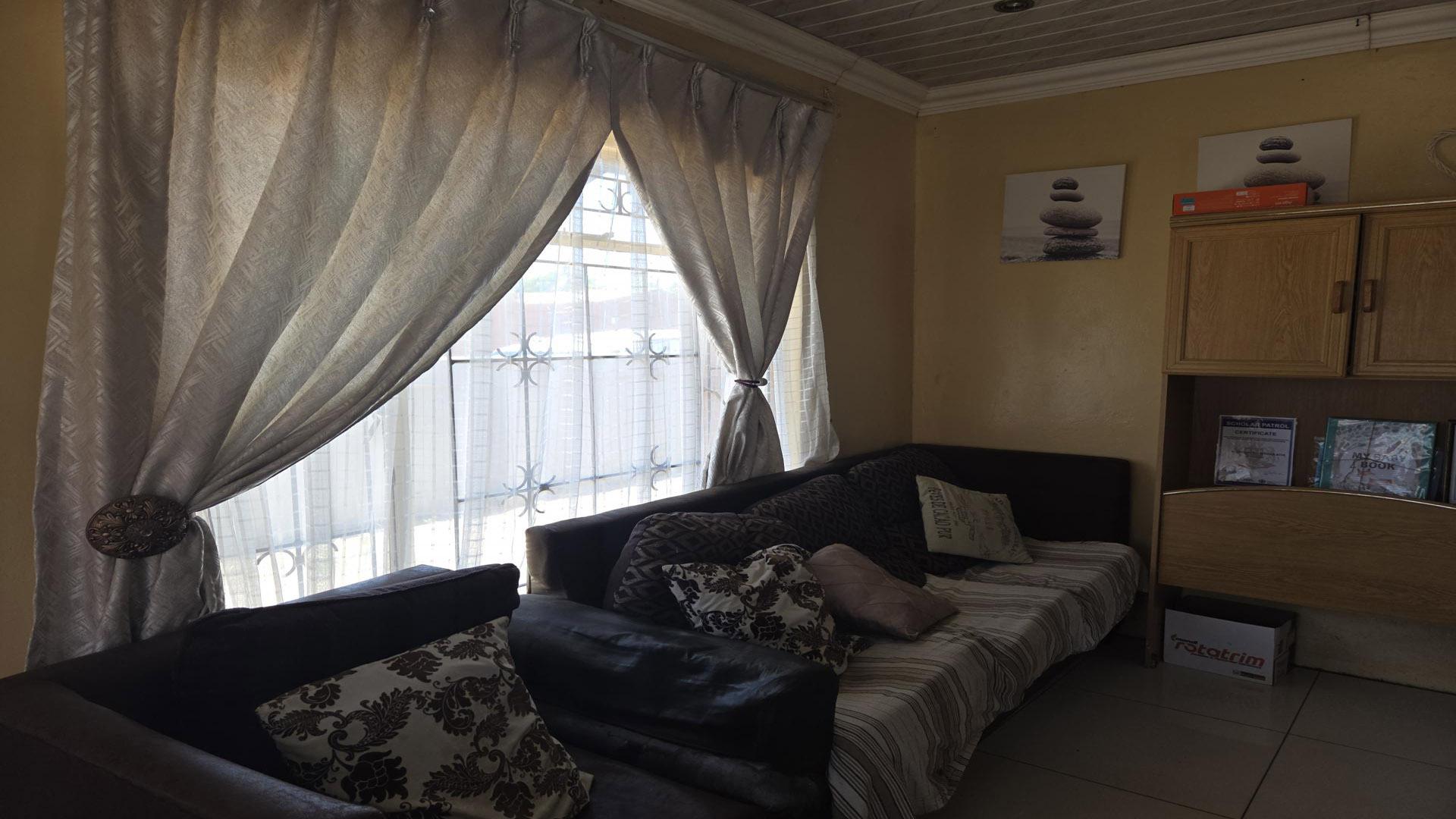 Lounges of property in Kroonstad