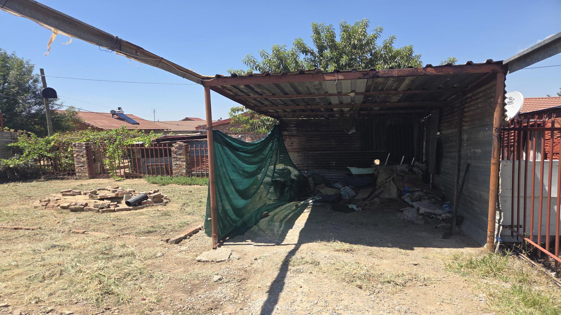 Carport  of property in Kroonstad