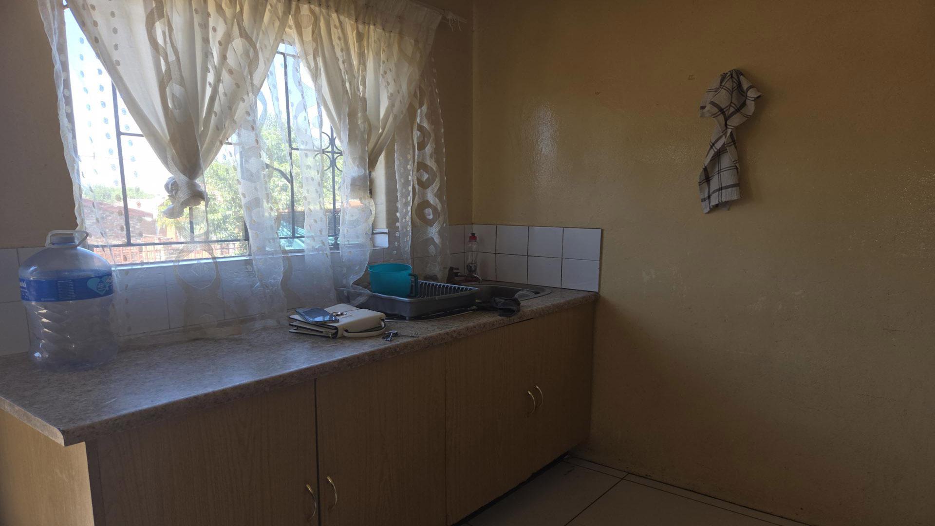 Kitchen of property in Kroonstad