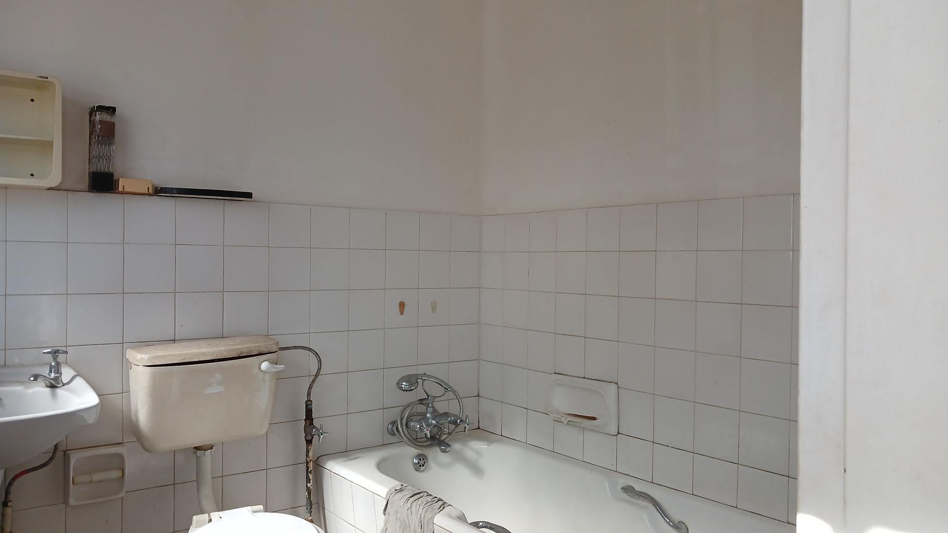 Main Bathroom - 5 square meters of property in Orange Grove