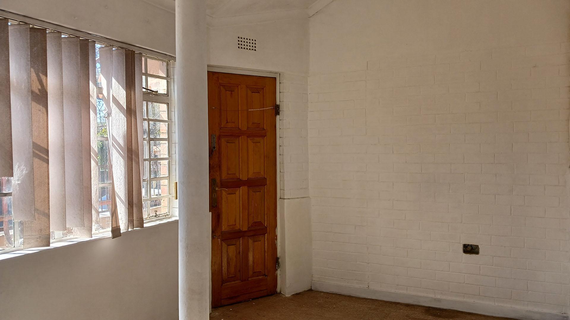 Lounges - 40 square meters of property in Orange Grove