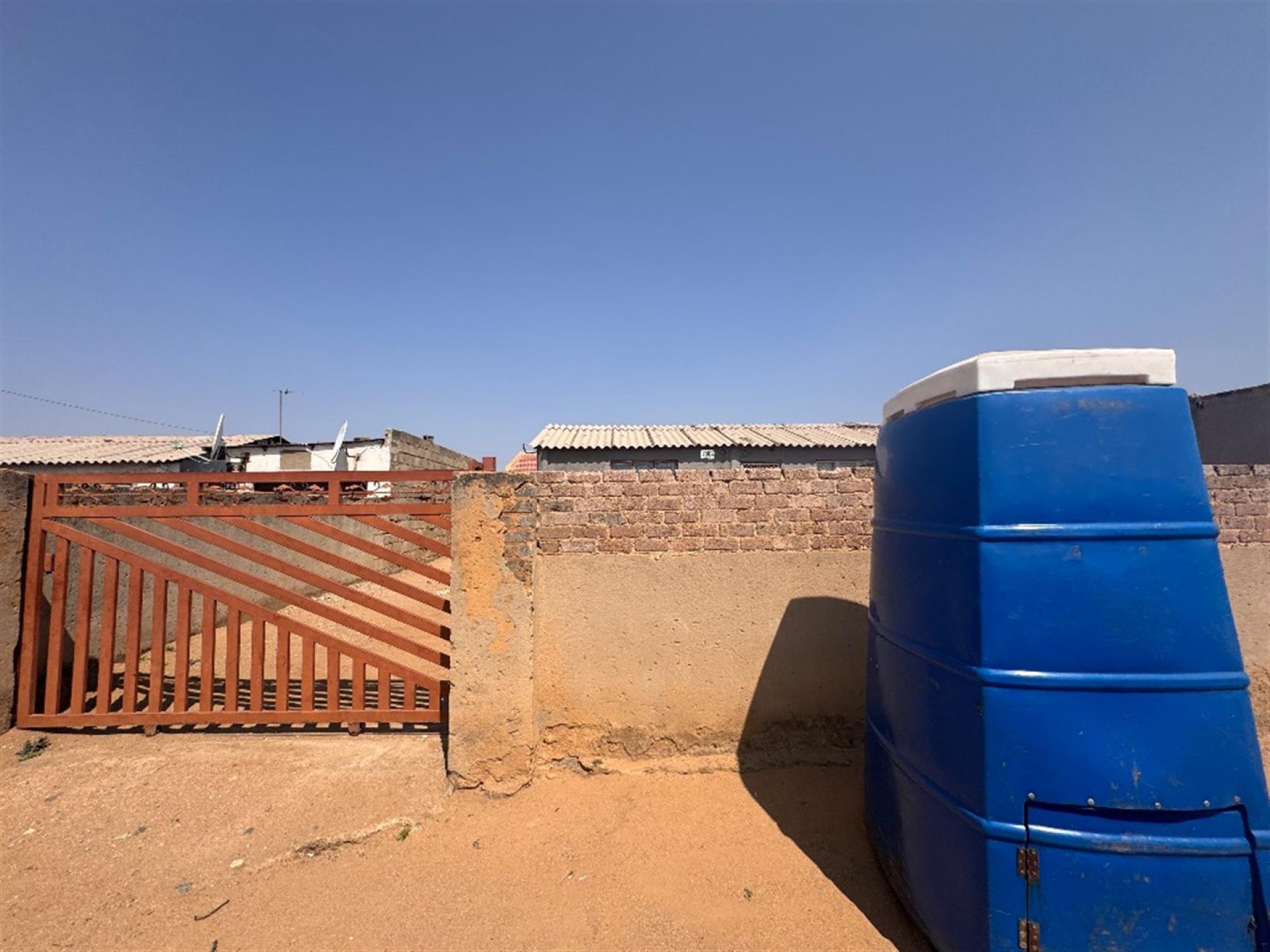 Front View of property in Daveyton