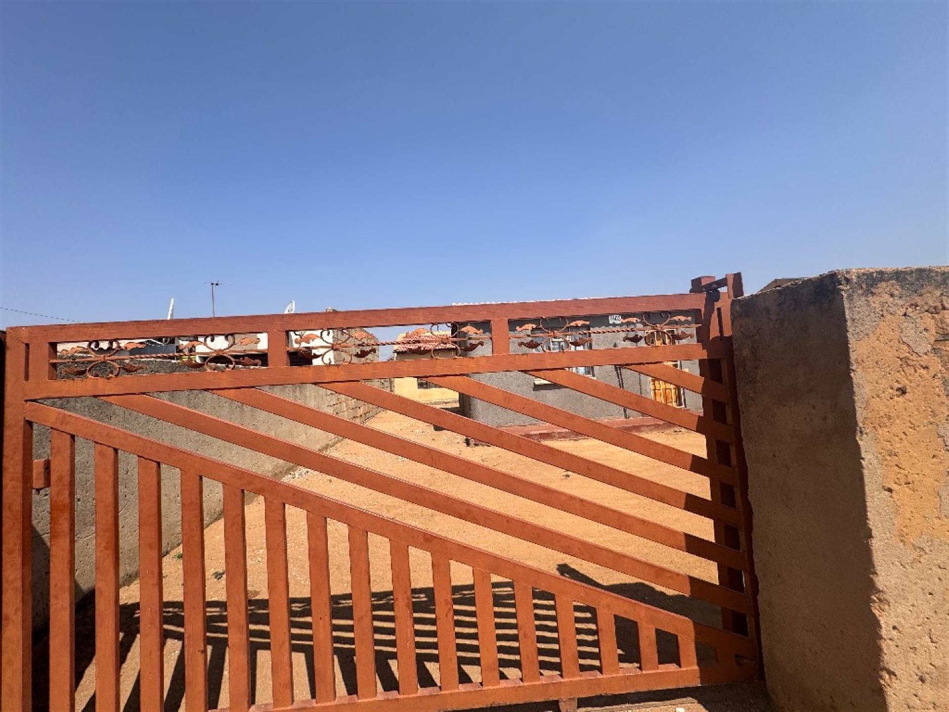 Front View of property in Daveyton