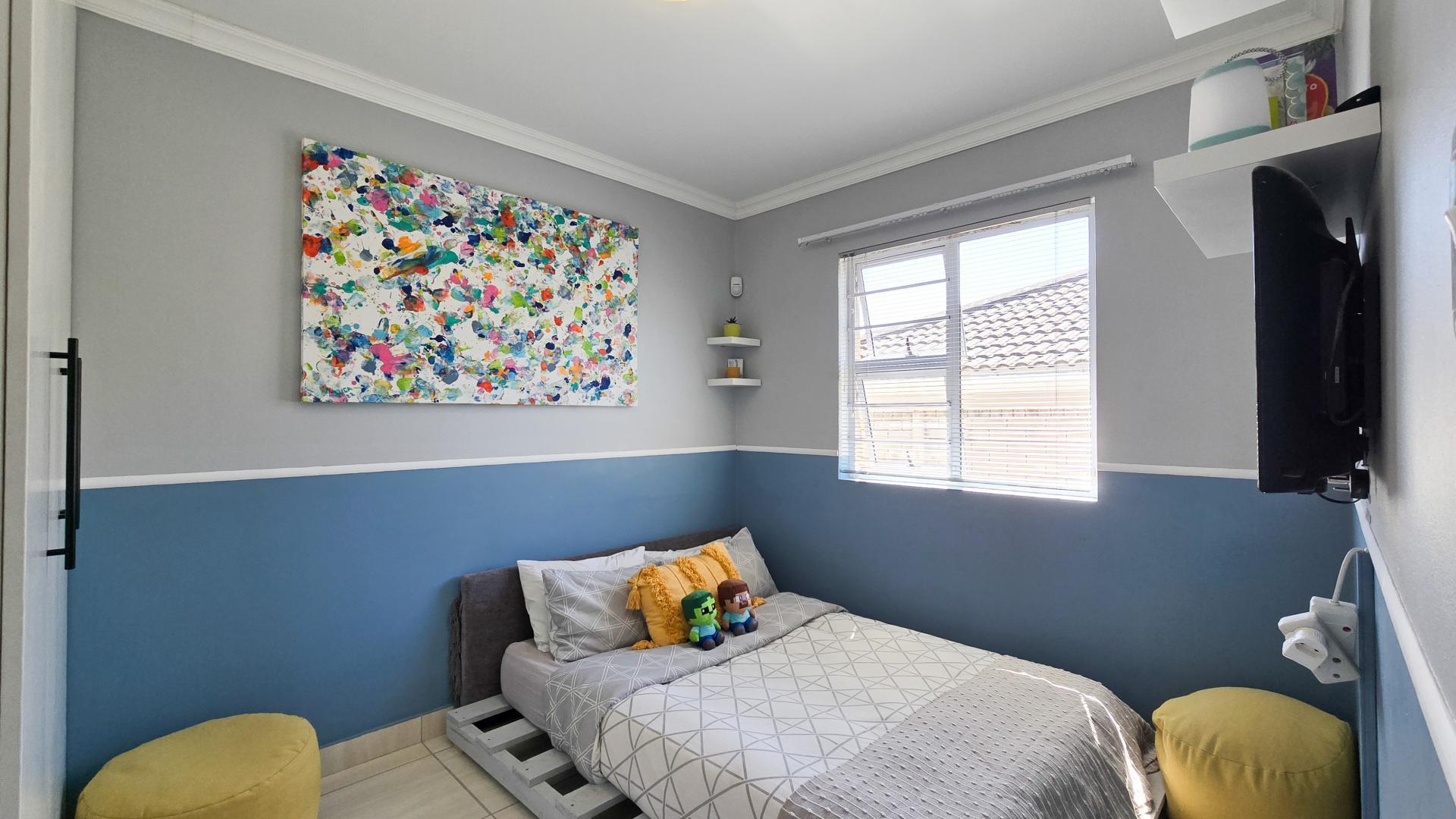 Bed Room 1 of property in Nahoon Valley Park