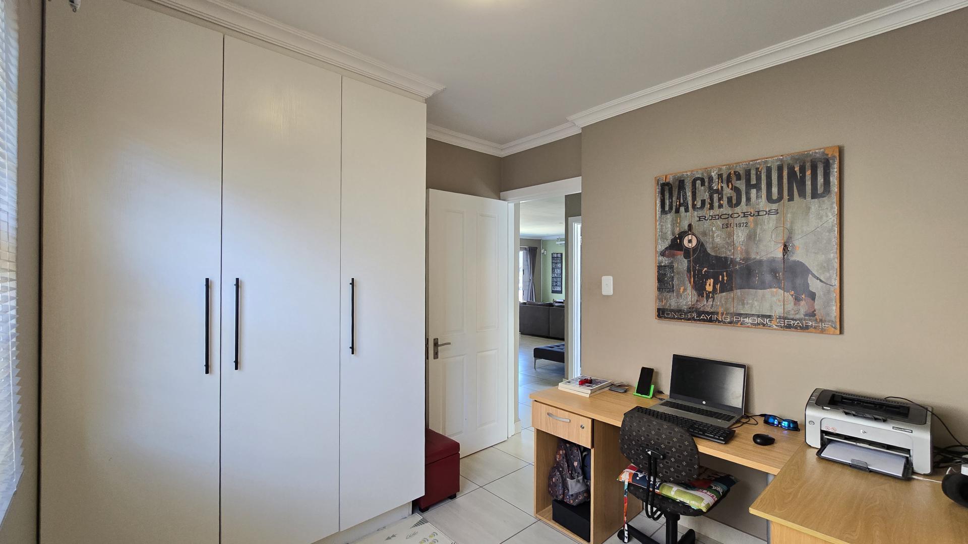 Bed Room 2 of property in Nahoon Valley Park