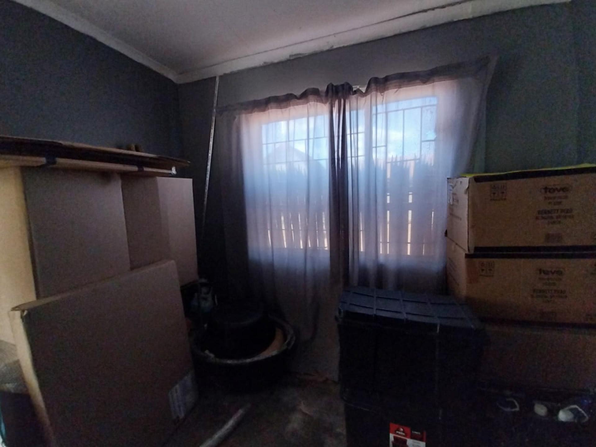 Bed Room 2 of property in Mmabatho