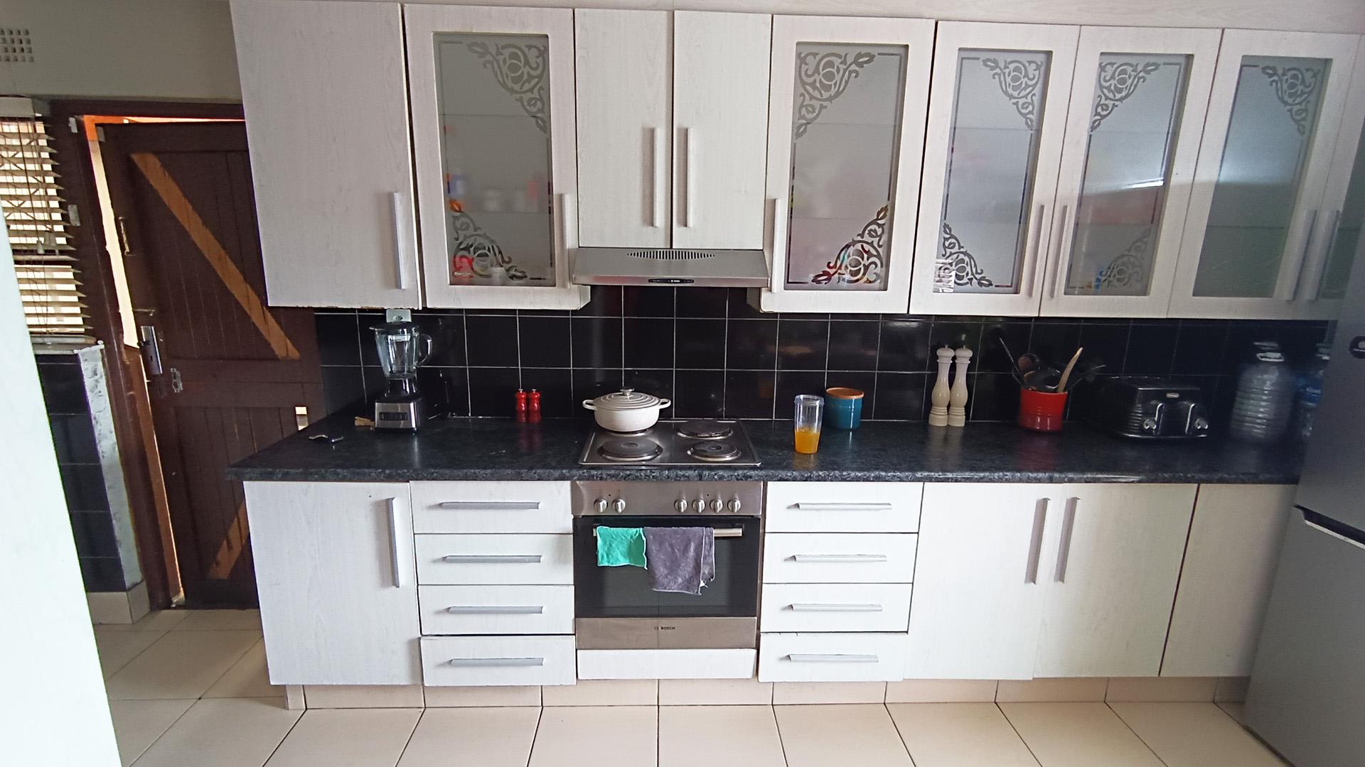 Kitchen - 16 square meters of property in Summer Greens