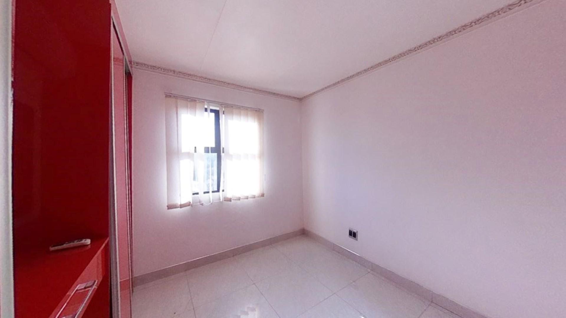 Main Bedroom - 13 square meters of property in Sherwood