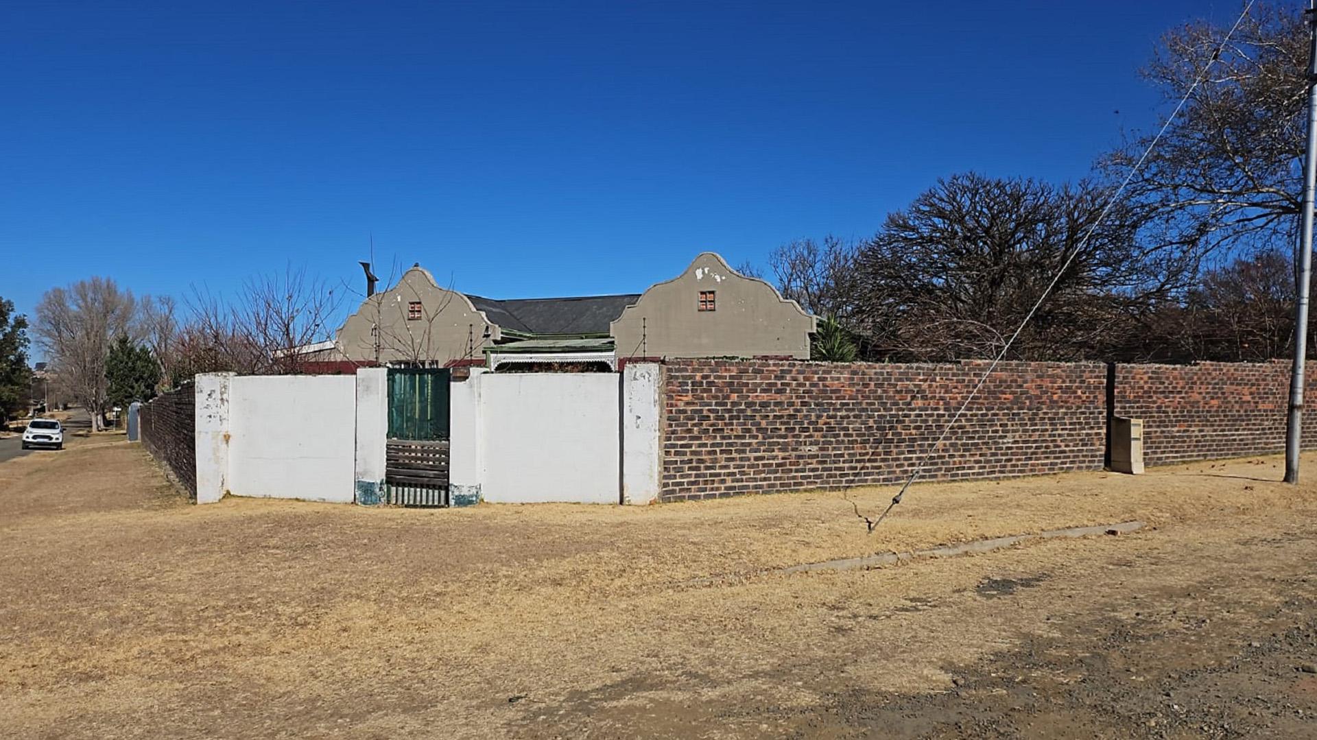 Front View of property in Ficksburg