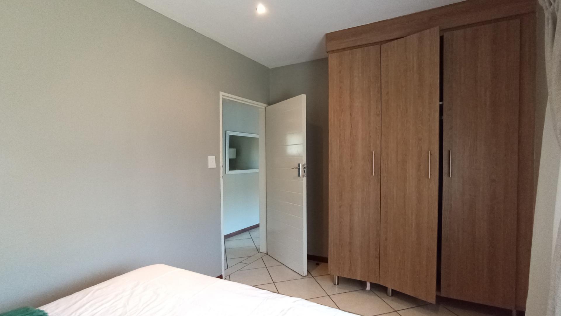 Bed Room 2 - 9 square meters of property in Monavoni