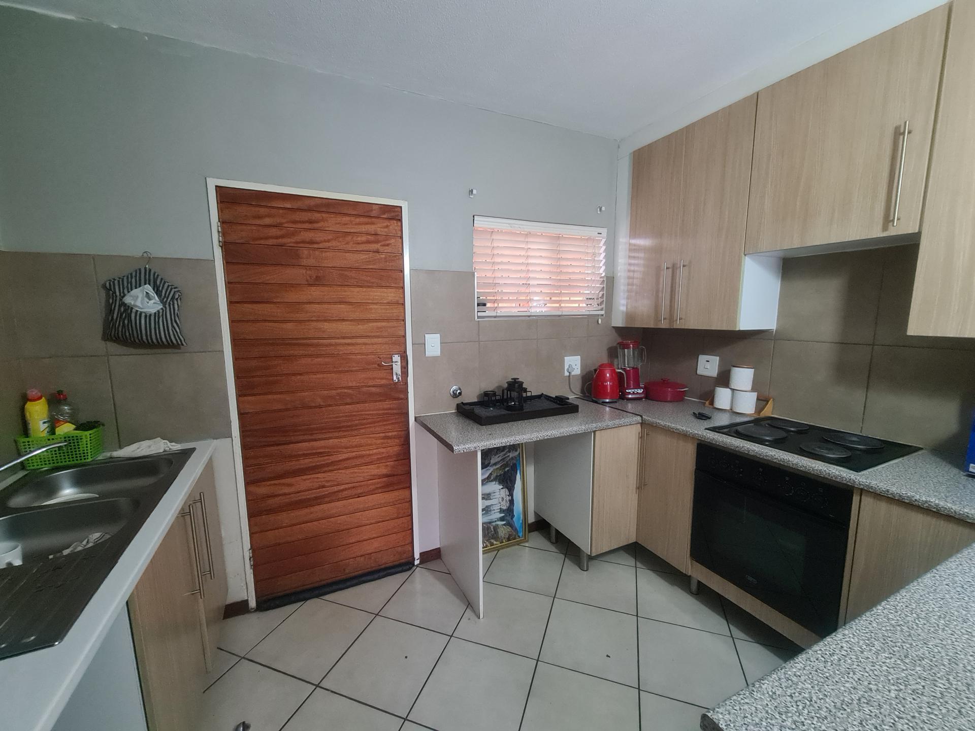 Kitchen - 9 square meters of property in Monavoni