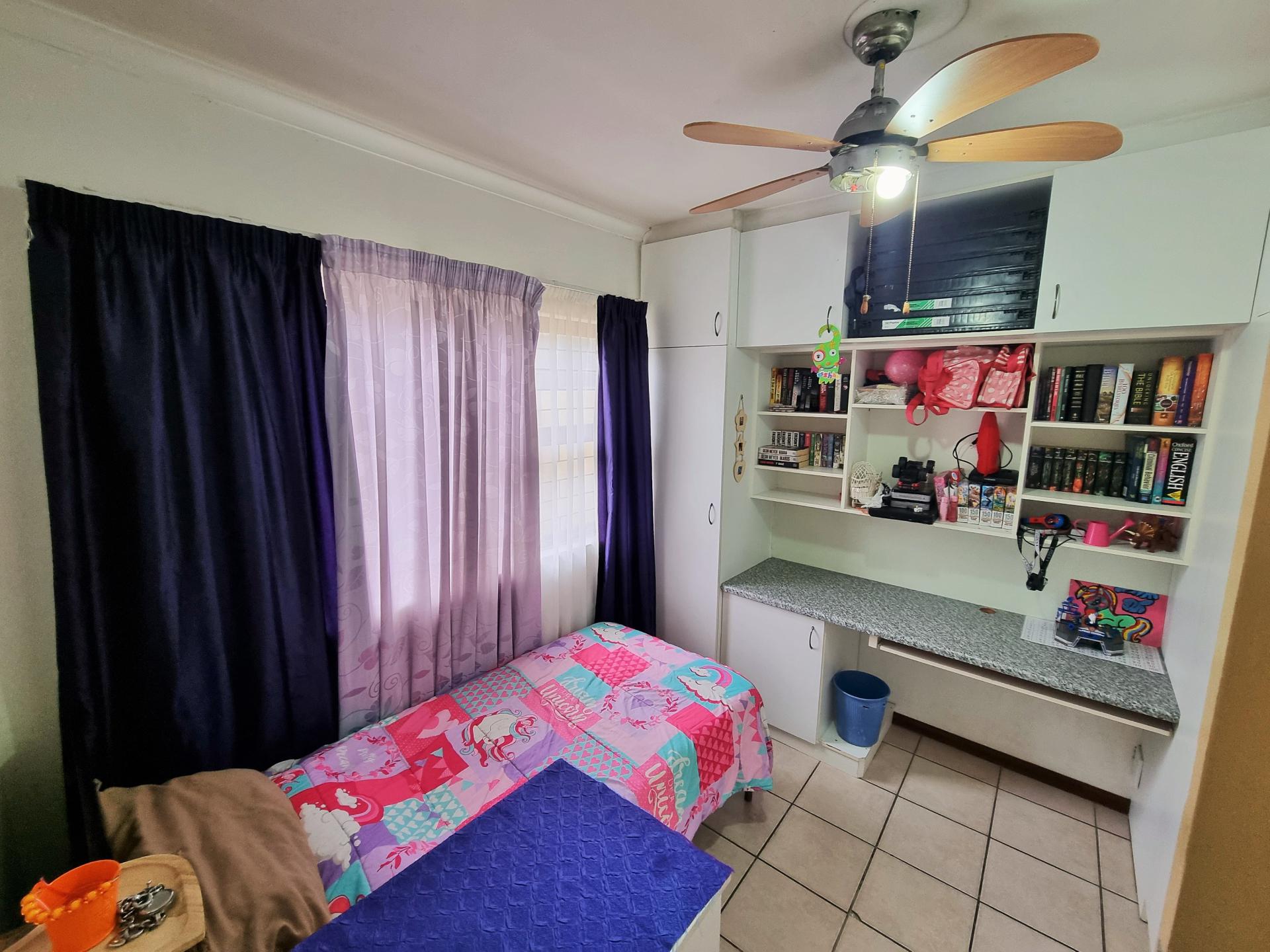 Bed Room 2 of property in Windsor Park - CPT