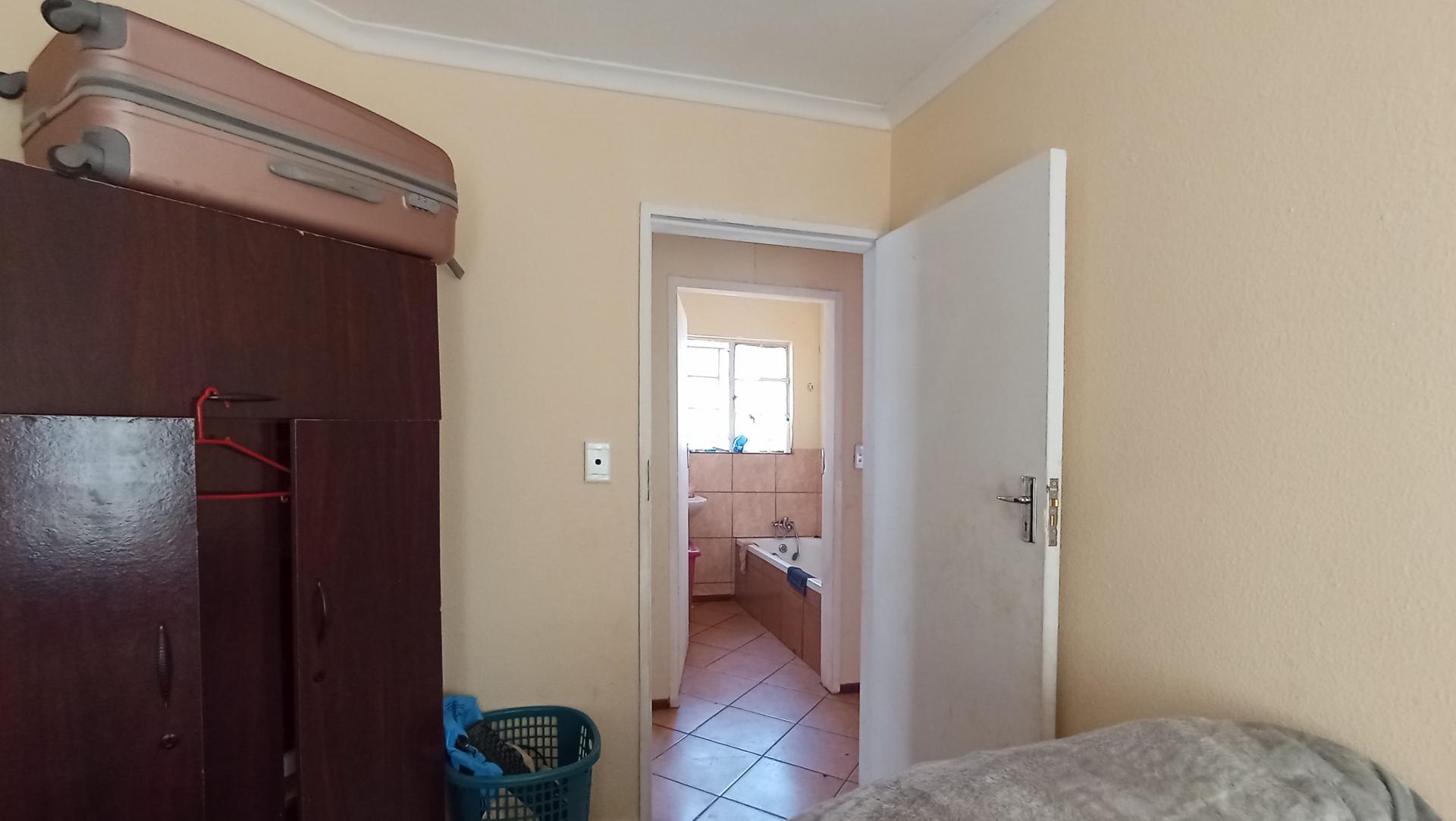 Bed Room 3 - 8 square meters of property in The Orchards