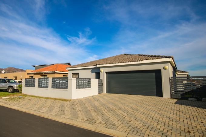 4 Bedroom House for Sale For Sale in Gordons Bay - MR639470