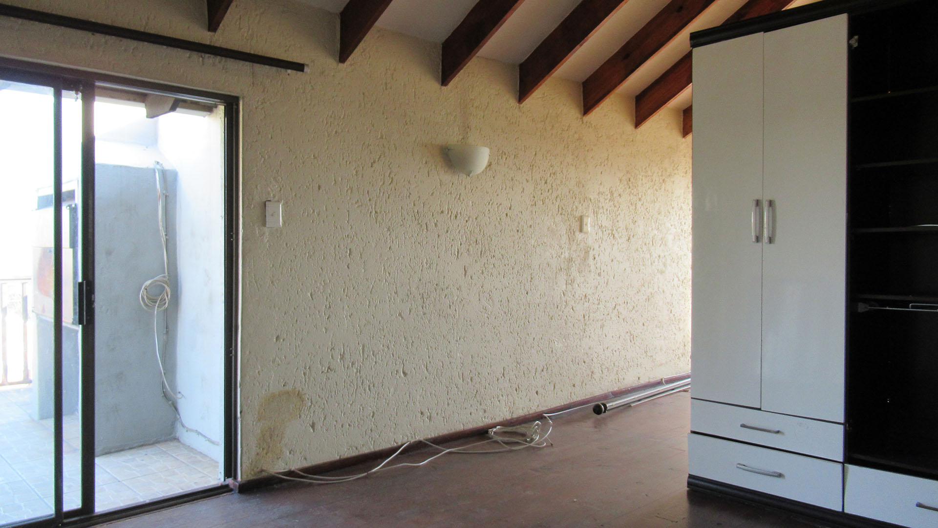 Lounges - 49 square meters of property in Paulshof