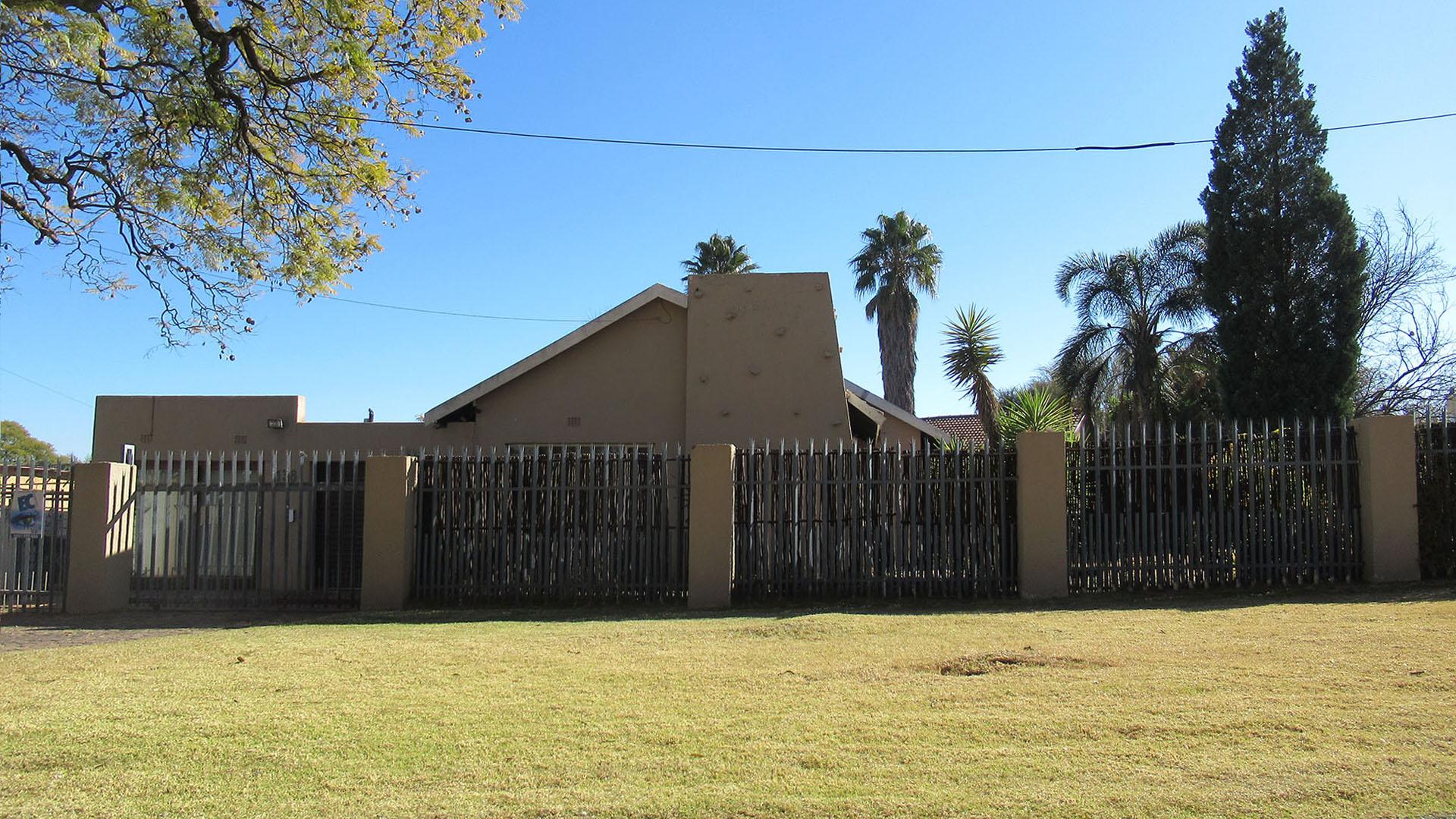 Front View of property in Krugersdorp