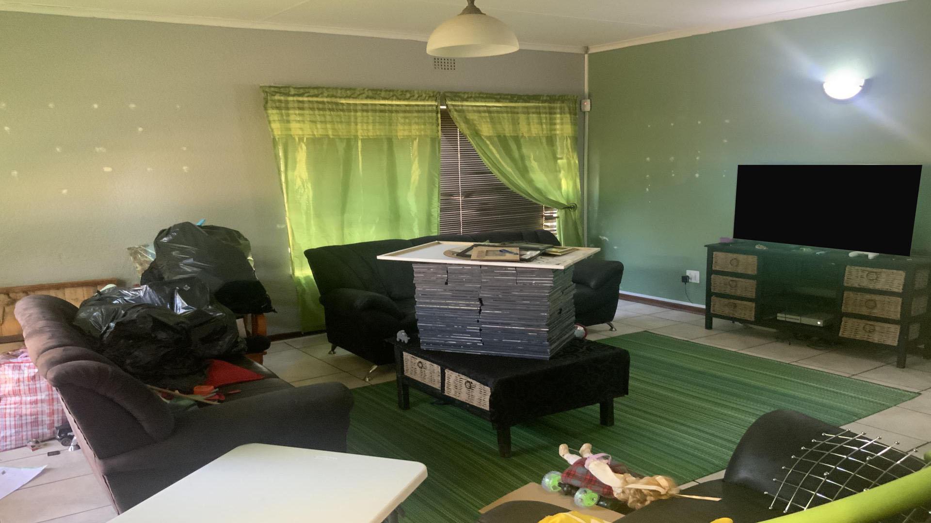 Lounges of property in Krugersdorp