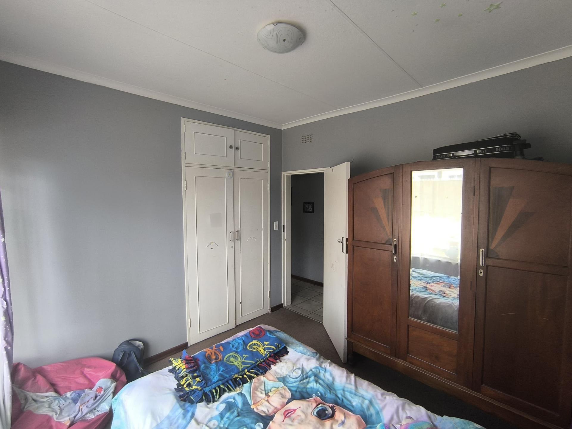 Bed Room 2 of property in Krugersdorp