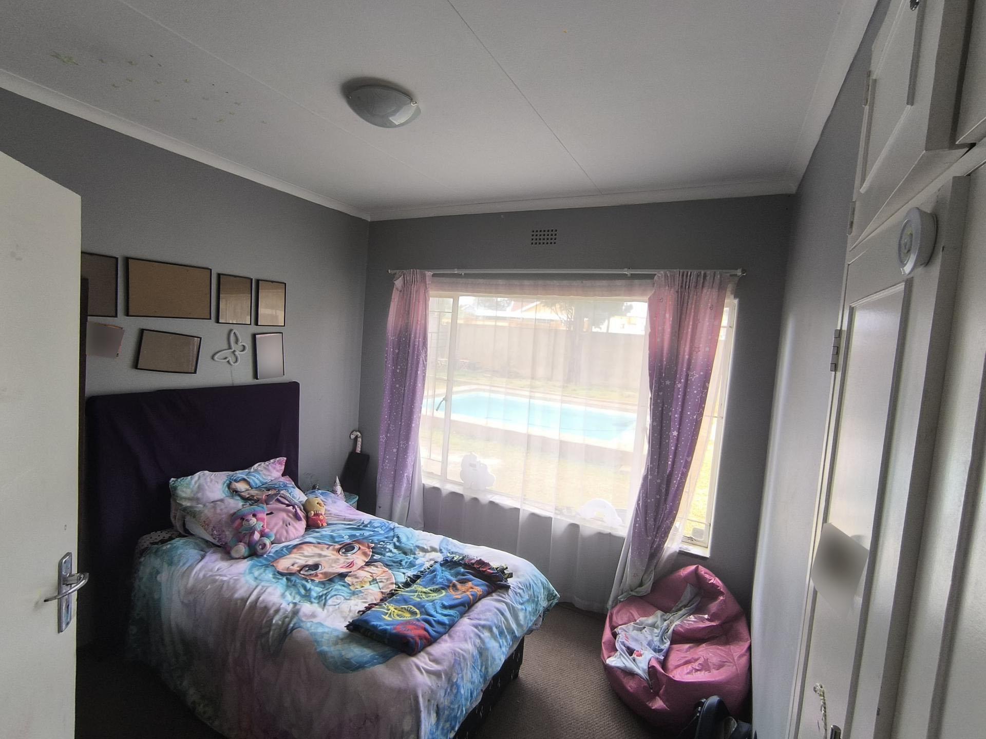 Bed Room 2 of property in Krugersdorp
