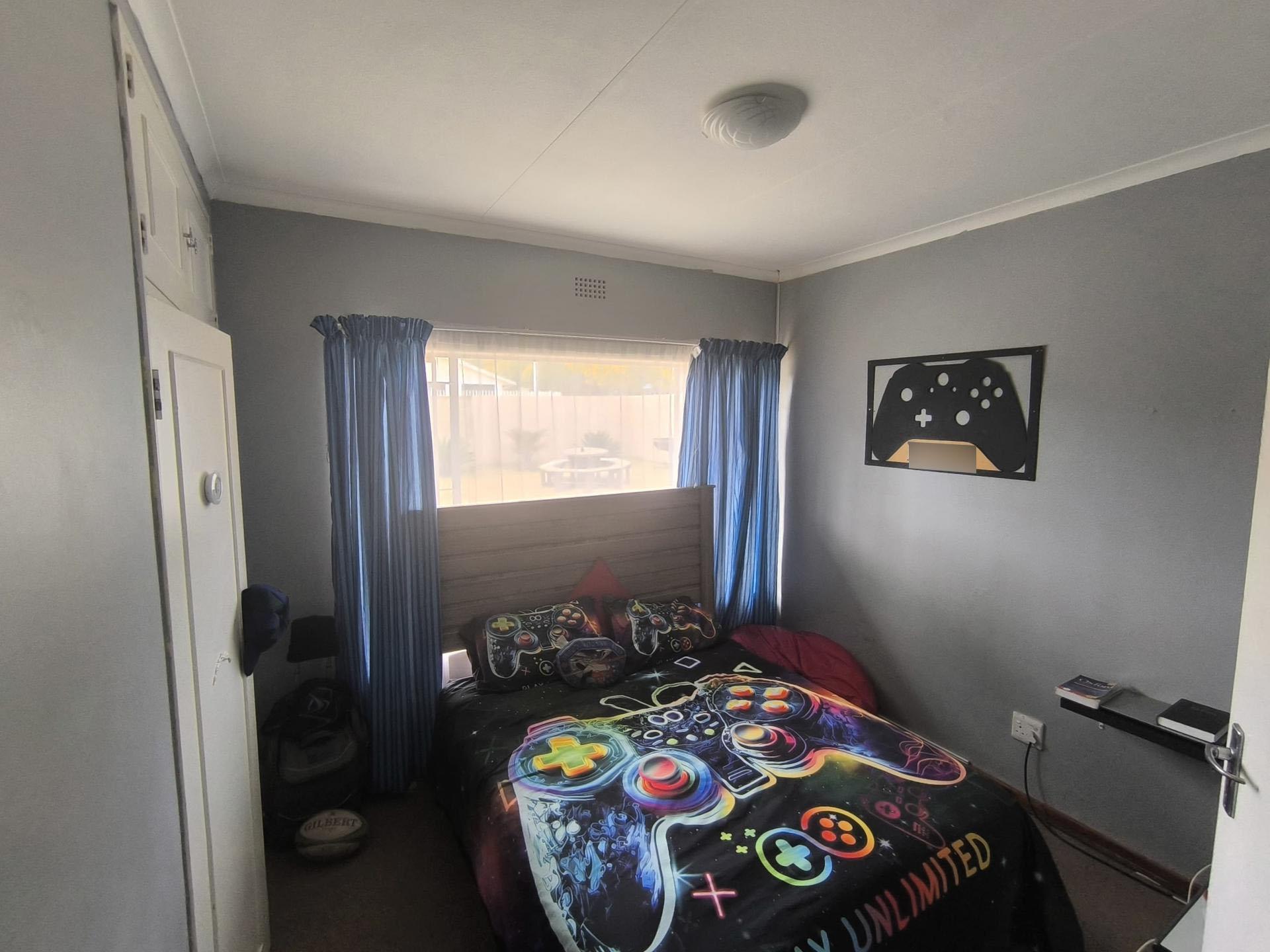 Bed Room 3 of property in Krugersdorp