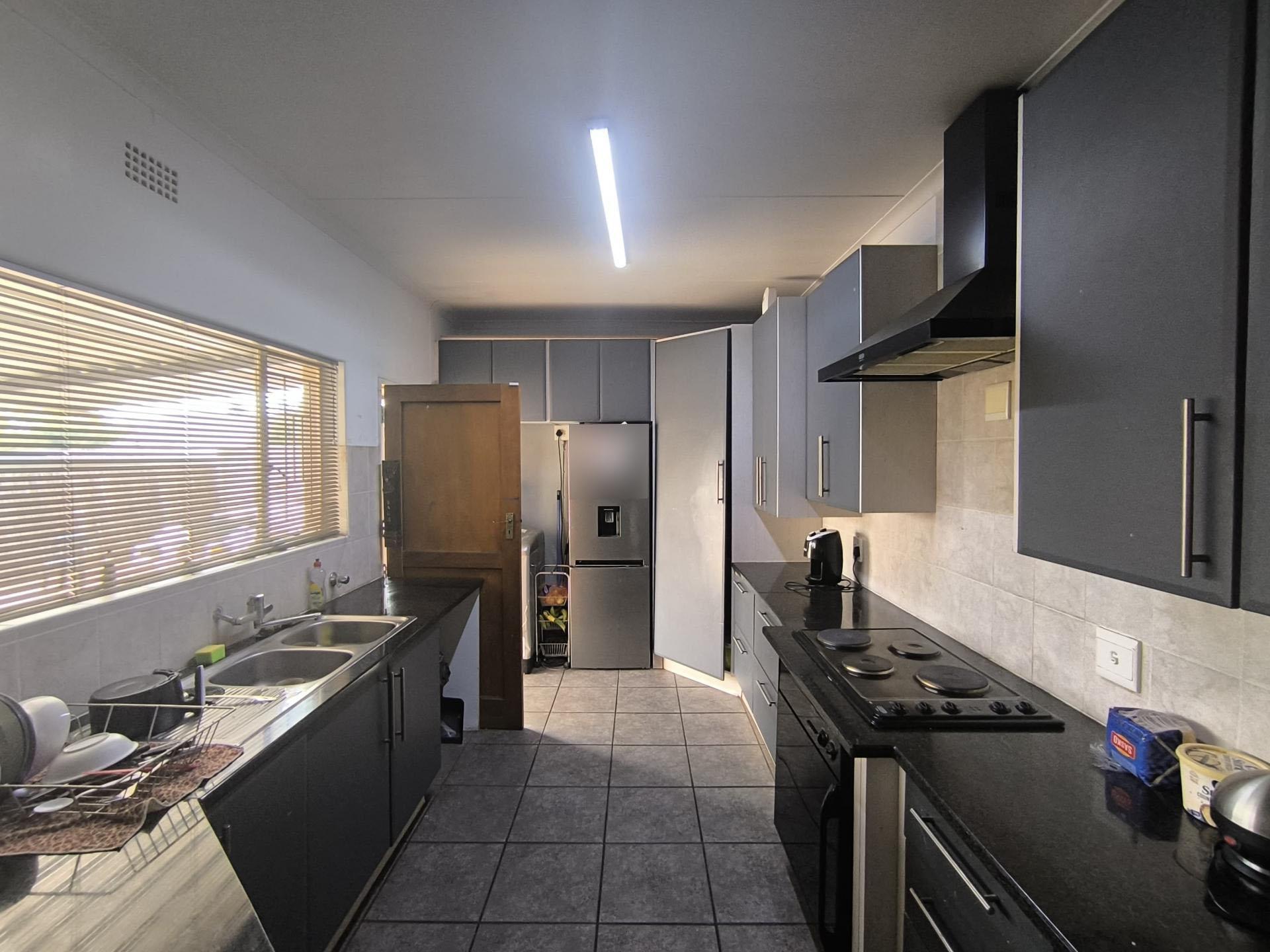 Kitchen of property in Krugersdorp