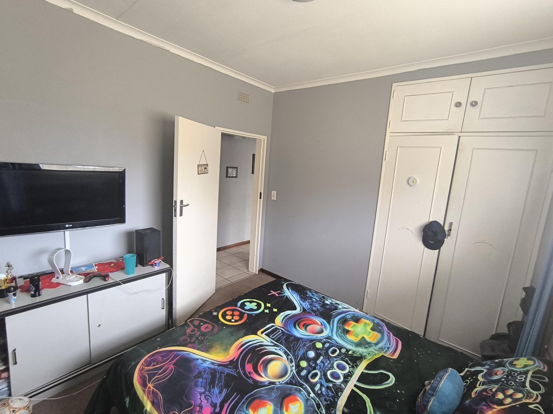 Bed Room 3 of property in Krugersdorp