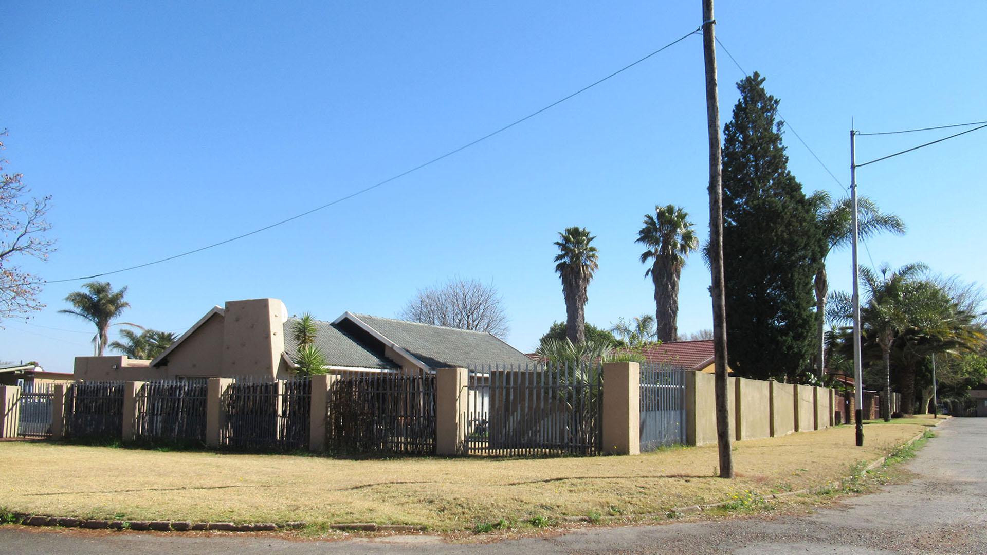 Front View of property in Krugersdorp