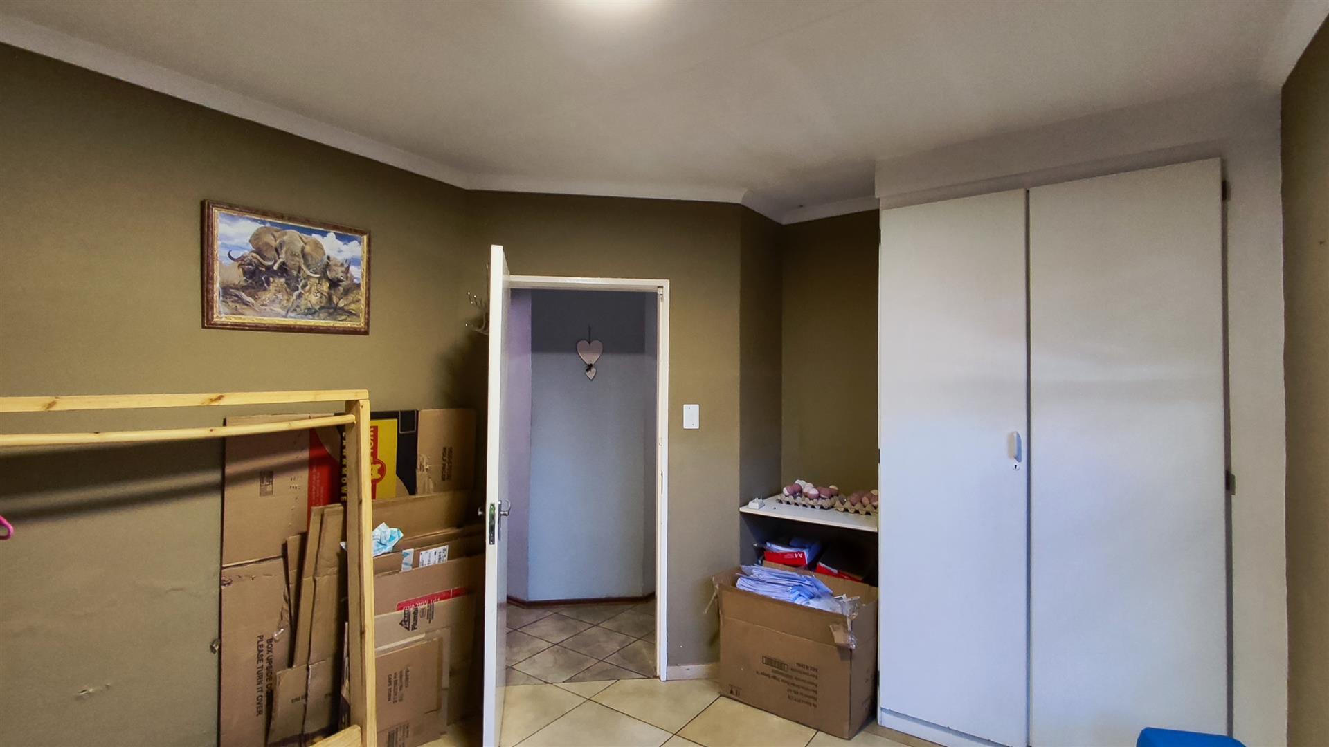 Spaces - 9 square meters of property in Esther Park