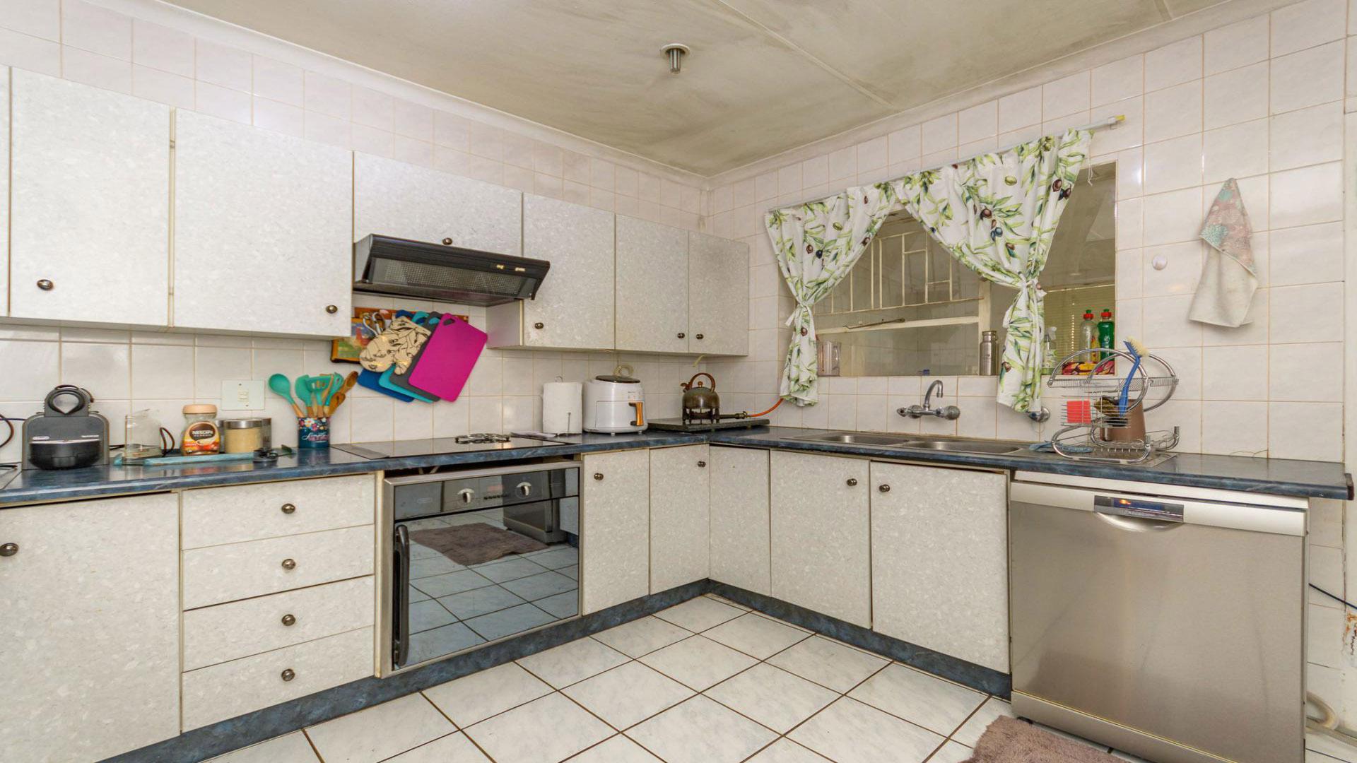 Kitchen - 14 square meters of property in Esther Park