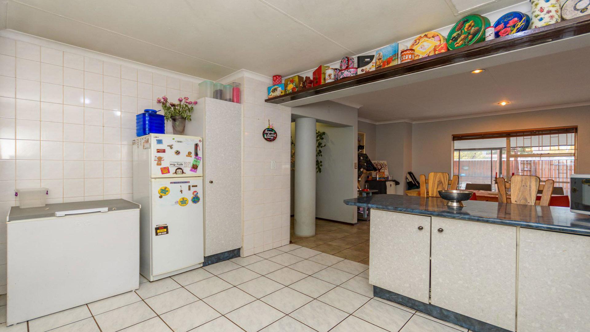 Kitchen - 14 square meters of property in Esther Park