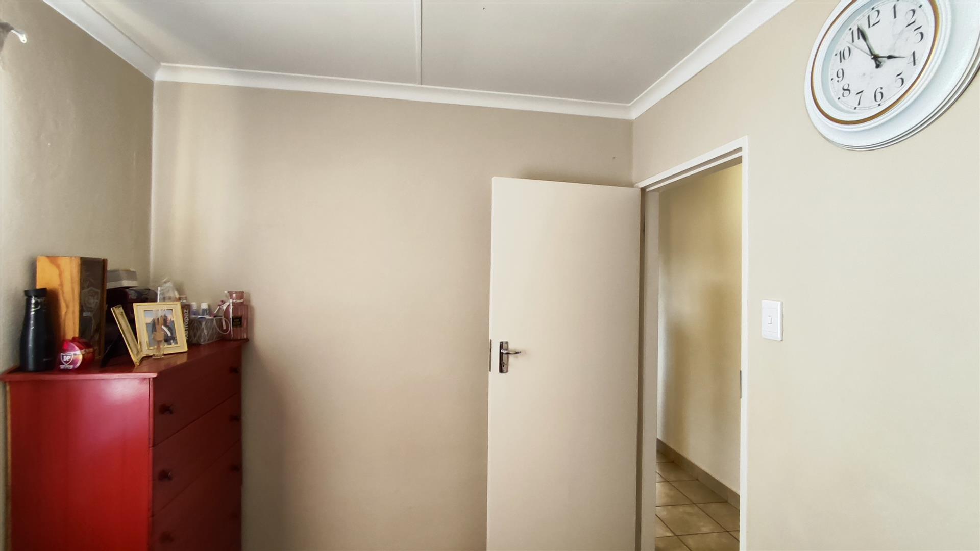 Bed Room 1 of property in Watervalspruit