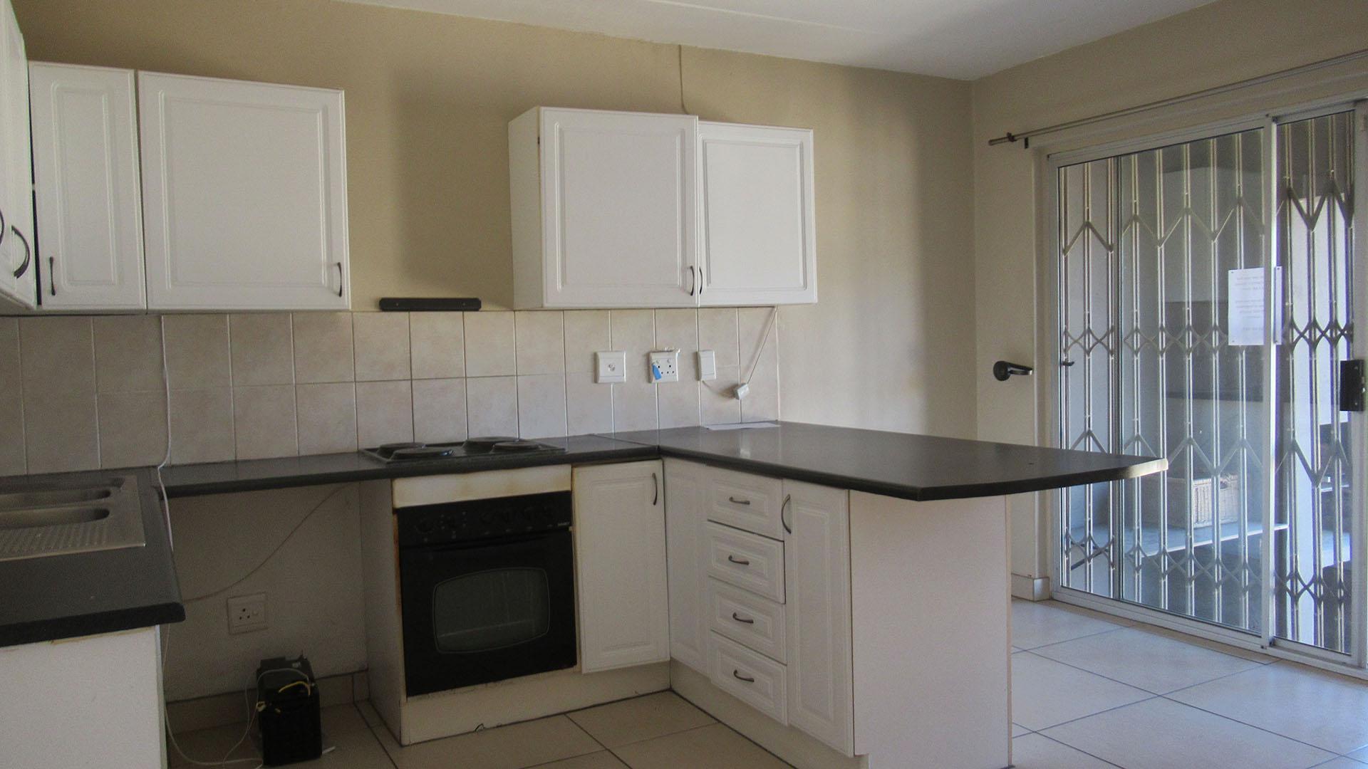 Kitchen - 14 square meters of property in Wilgeheuwel 
