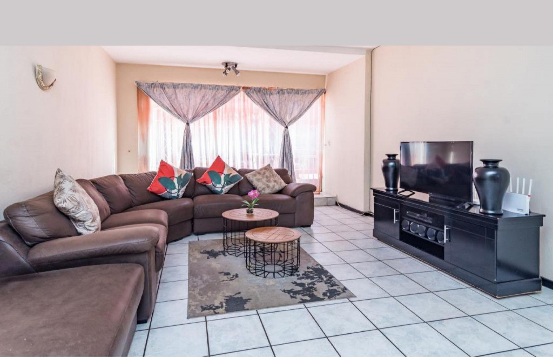 Lounges - 17 square meters of property in Florida