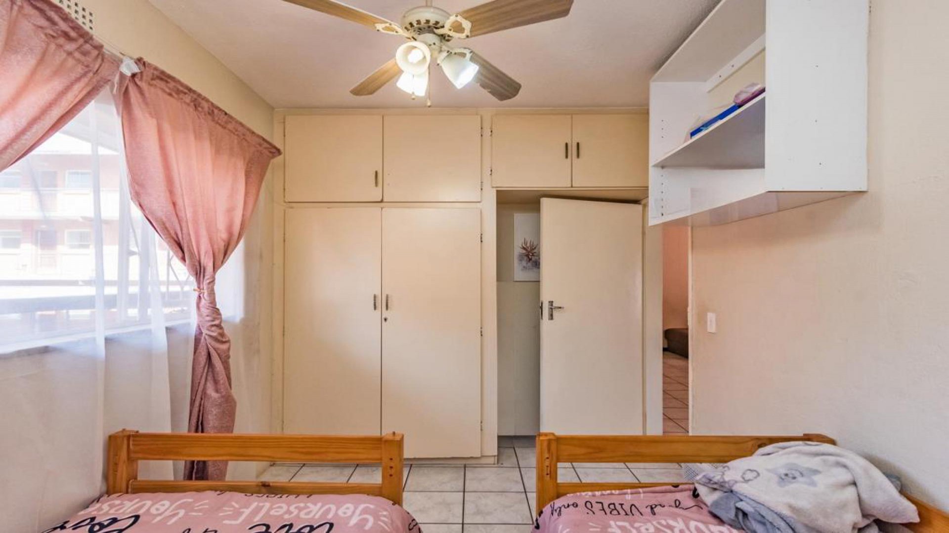 Bed Room 1 - 11 square meters of property in Florida