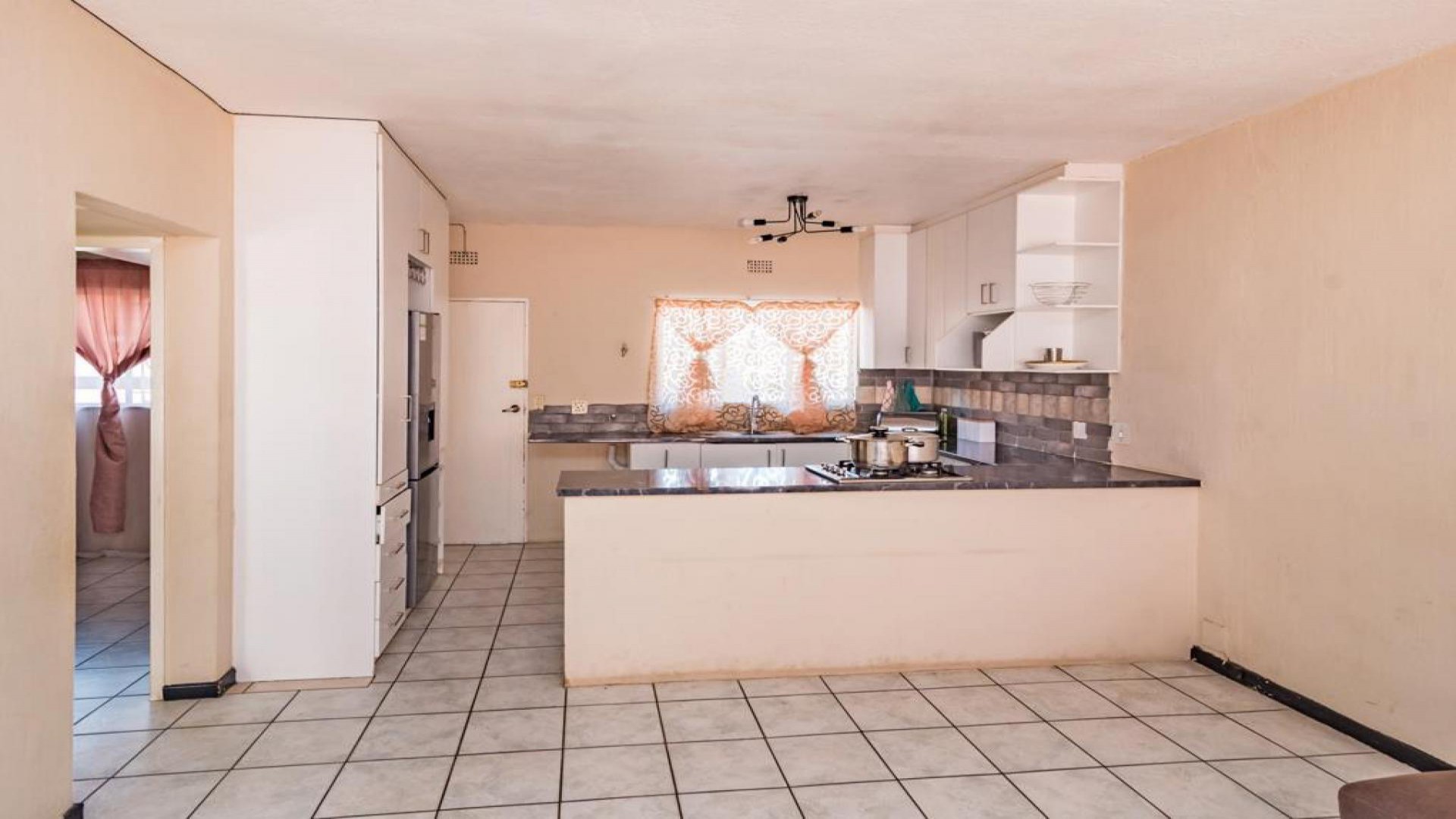 Kitchen - 11 square meters of property in Florida