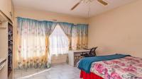 Bed Room 2 - 14 square meters of property in Florida