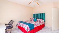 Bed Room 2 - 14 square meters of property in Florida