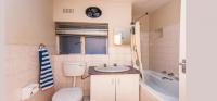 Bathroom 1 - 6 square meters of property in Florida
