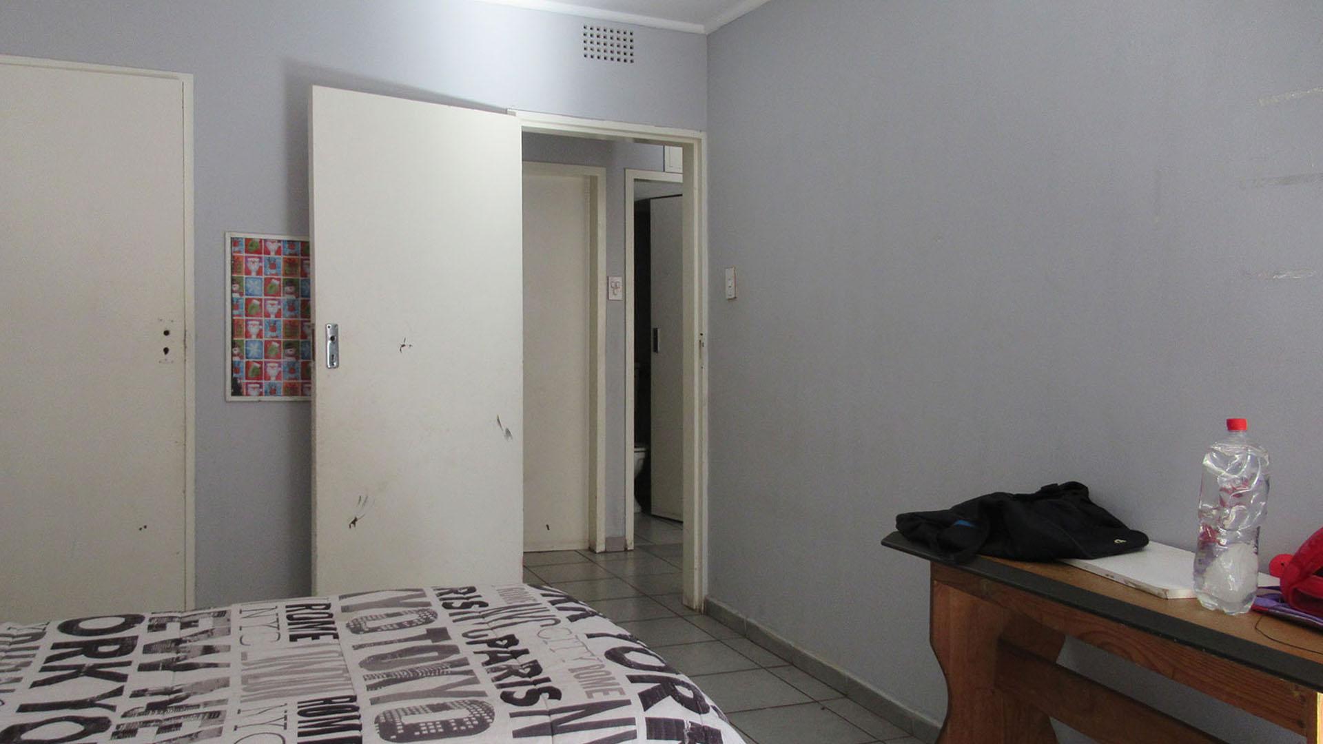 Bed Room 1 - 13 square meters of property in Greenhills
