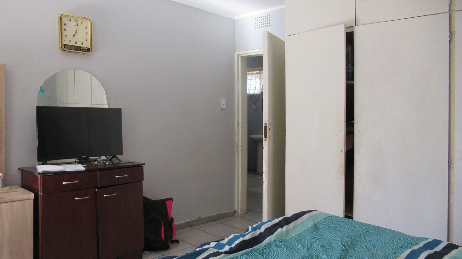Bed Room 2 - 17 square meters of property in Greenhills