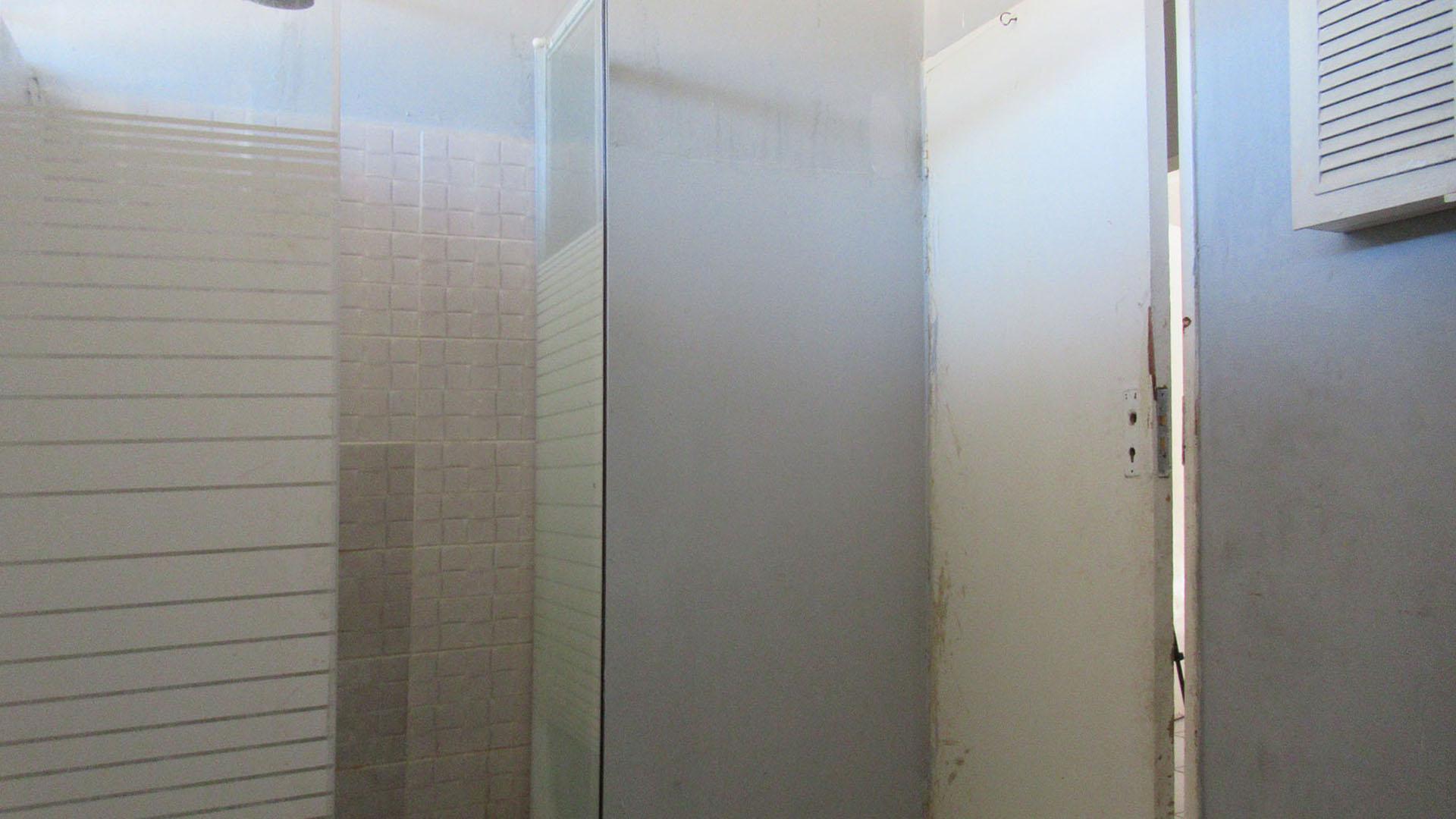 Bathroom 1 - 8 square meters of property in Greenhills