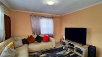 Lounges - 17 square meters of property in Windmill Park