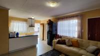Lounges - 17 square meters of property in Windmill Park