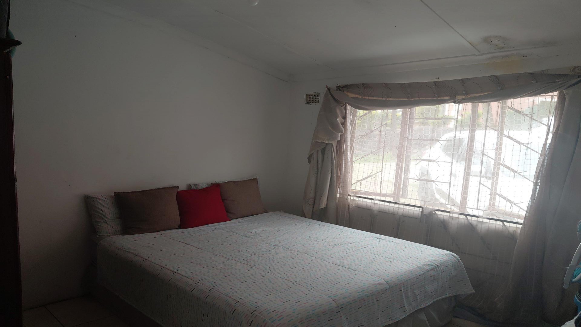 Bed Room 1 of property in Umlazi